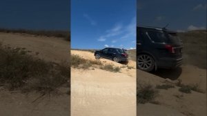 Ford Explorer 5, преодоление горки с диагональными вывешиваниями