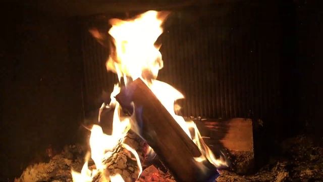? Виртуальный камин с огнём | Звуки камина | Шум огня | Успокаивающие звуки для сна смотреть онлайн