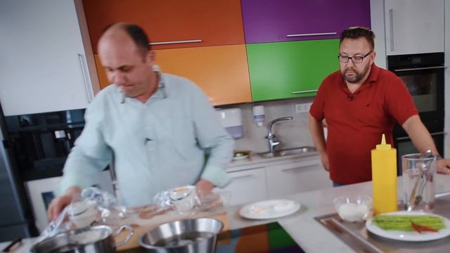 ЯЙЦА ПАШОТ #11 (готовьте яйца под юбкой) Илья ЛАЗЕРСОН ?