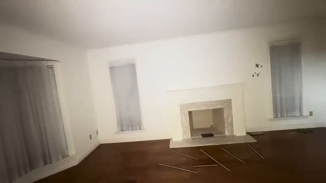 Exploring An Untouched ABANDONED 1980’s Dream Mansion Stuck In Time **FROZEN IN 1988** смотреть онлайн