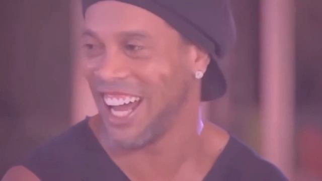 Ronaldinho conta história engraçada de Aloísio chulapa na época do Psg смотреть онлайн