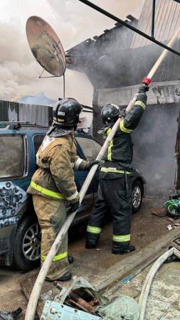 В Арсеньеве загорелись два дома, где проживают три семьи