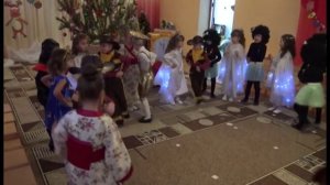 Новогодний хоровод в детском саду "И раз, два, три...."
