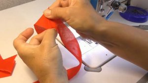 Обработка горловины косой  бейкой настрочным  способом.