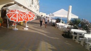 Путь к морю по набережной Лоо.