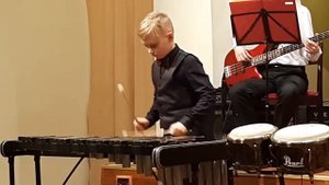 Лерой Андерсон Пустячок. Оркестр педагогов ДМШ 13 Девертисмент и Гаврилов Захар ксилофон