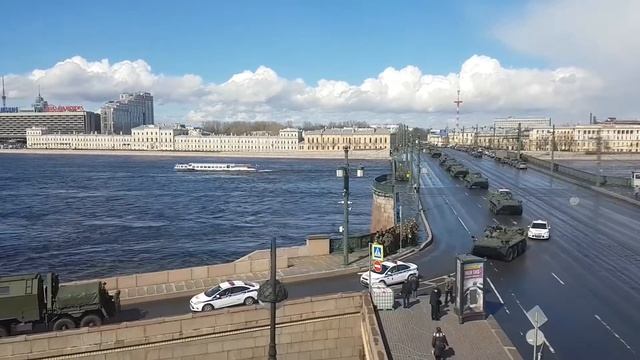Парад военной техники на Литейном мосту смотреть онлайн