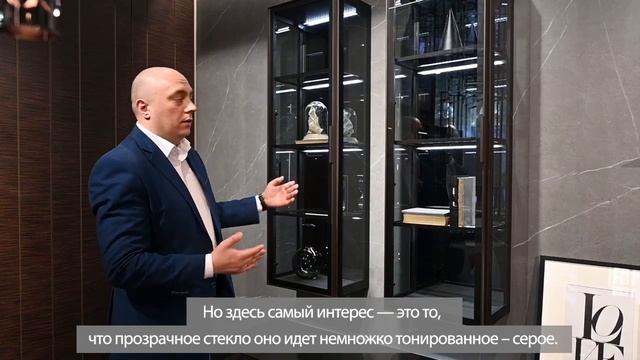 Стеклянные подвесные витрины. Двери и мебель в едином стиле. Компания UNION Двери Мебель
