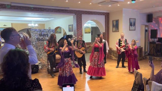 Поздравления. Цыгане. смотреть онлайн