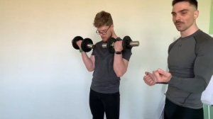 Подъём гантель на бицепс с ротацией в верхней точке