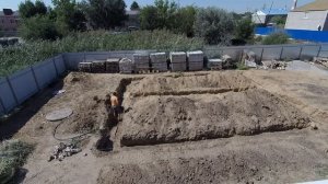 Самостройщики / Заливка бетонной подушки под дом
