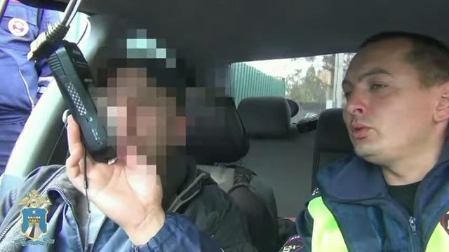 В Ставрополе нетрезвый водитель такси «Максим» пытался скрыться от полиции смотреть онлайн