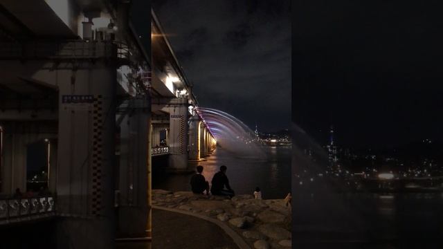 Rainbow bridge near Banpo island across the river Han in Seoul... That's a long one))) #shorts