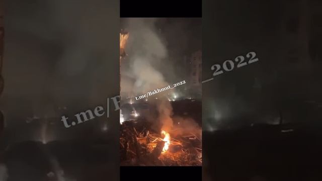[ Альбом ]
Украинские военные снимают момент обстрела зажигательными снарядами со стороны ЧВК «Вагне