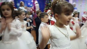 13 Танец новый год у ворот