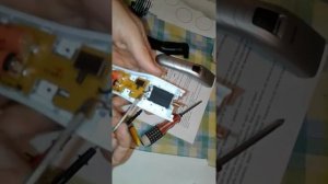 Как заменить аккумулятторные батареи на машинке для стрижки волос...