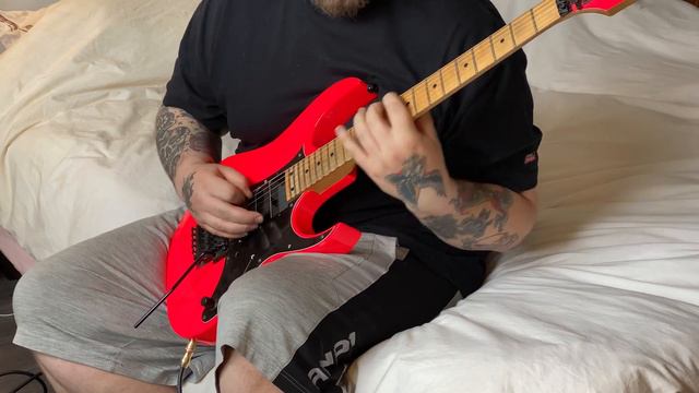 SHRED - Warming Up and Ripping an 80s Ibanez RG 550 смотреть онлайн