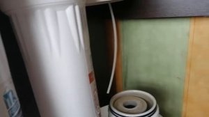 Замена картриджей в многоступенчатой системе очистки воды ITA filter.