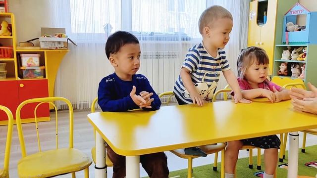 Молодёжная (младшая группа). Лепка "пирожки для котика"