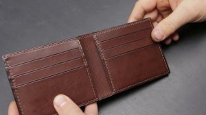 Кошелек бифолд из кожи Кордован (cordovan) и итальянской растишки (minerva). Выкройка в PDF.