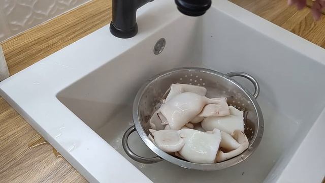 Кальмары в Чесночно-Лимонном Соусе / Как правильно варить КАЛЬМАРА / Вкусная Закуска