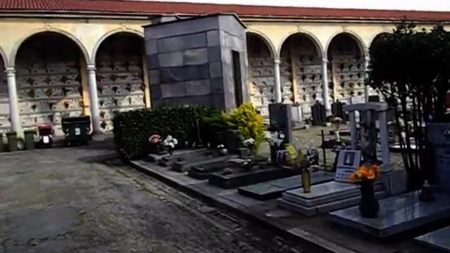 Италия / Спокойные кладбища в Италии смотреть онлайн