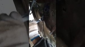 Audi 80 B-4 quattro топлевный фильтр снимаем!