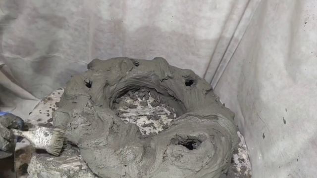 Из Автомобильной покрышки, двух полосок ткани и цемента, Оригинальная клумба смотреть онлайн