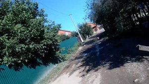 Вытаскиваем столбы забора.