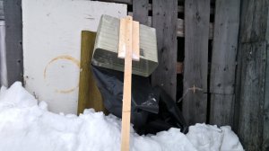 Самодельный снегочист из старой морозилки в работе.
