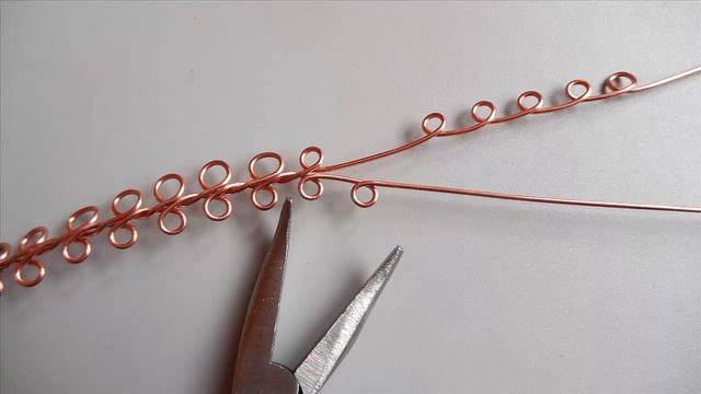 СКРИПИЧНЫЙ КЛЮЧ подвеска из медной проволоки на мозаике Wire Wrap смотреть онлайн