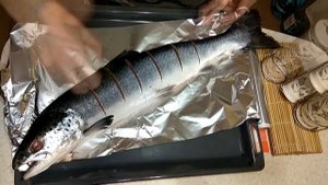 ЛОСОСЬ ЗАПЕЧЕННЫЙ В ДУХОВКЕ ЦЕЛИКОМ В ФОЛЬГЕ. САМЫЙ ПРОСТОЙ И ВКУСНЫЙ РЕЦЕПТ.