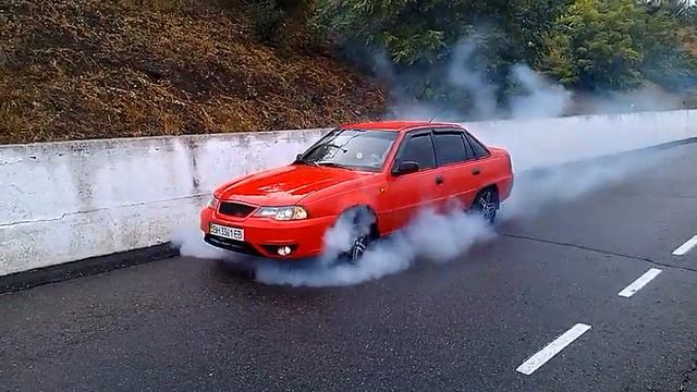 nexia жжет резину, burnout nexia смотреть онлайн