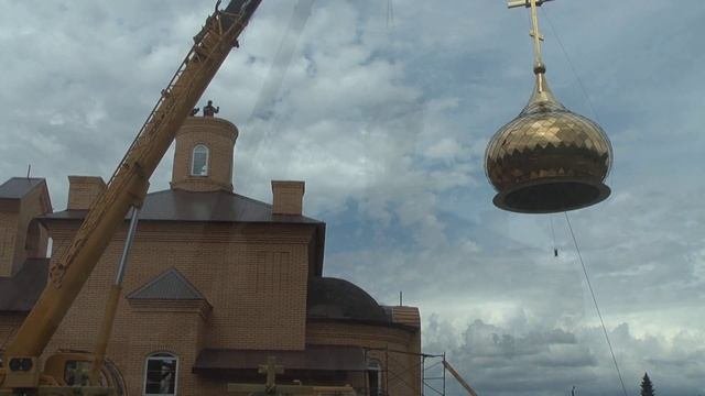 Освящение и установка куполов в селе Калмыцкие Мысы Поспелихинского района Алтайского края