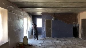 ?Безвоздушная покраска бетонного потолка краской STO.