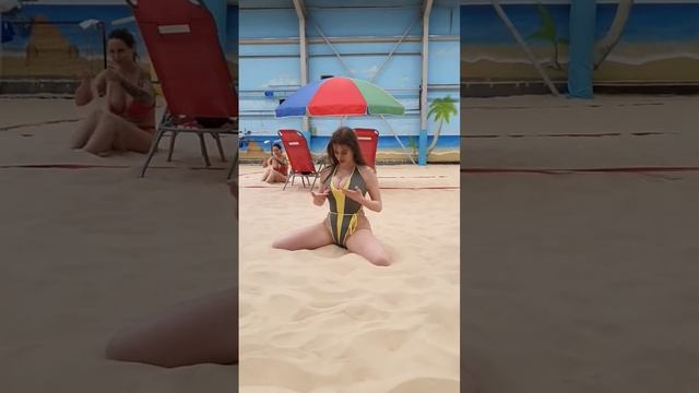 Главный страх девушки в купальнике. смотреть онлайн