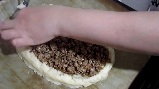 Поросенок из картофельного пюре и фарша. Пошаговый рецепт. Символ 2019 года.