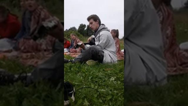 изгиб гитары жёлтой смотреть онлайн