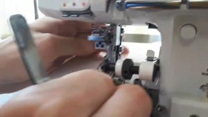 Роликовый шов (закрутка) на коверлоке JUKI PE 1500
