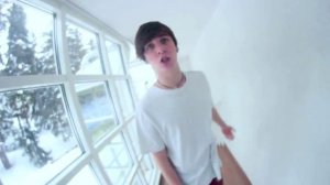 Парнишка класно поет