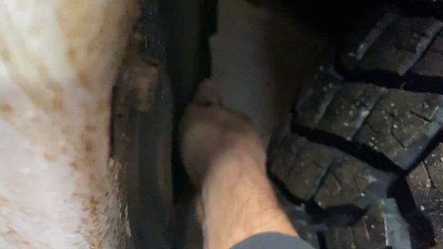 Toyota Tundra fender air dam/flap removal pt 2 смотреть онлайн