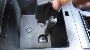 Как снять центральную консоль Кайрон. How to remove the center console.