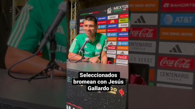 Seleccionados bromean con Jesus Gallardo