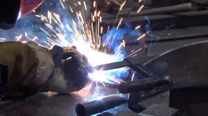 Ручная дуговая сварка плавящимся электродом в среде активного газа