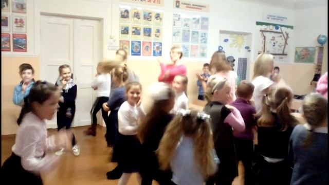 Флешмоб "Потанцуем вместе с мамой" смотреть онлайн