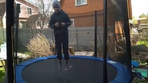 Упражнения на батуте начинающего  спортсмена Егора