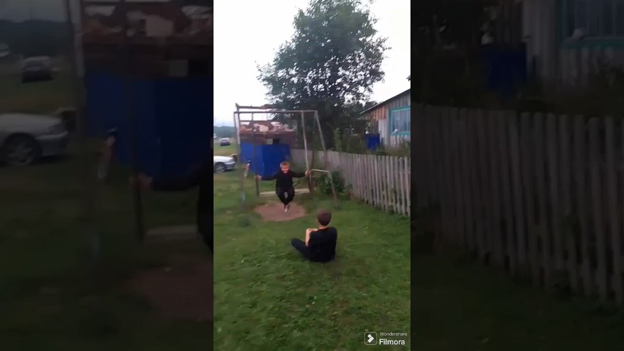 Прыжок с качающейся качели!
