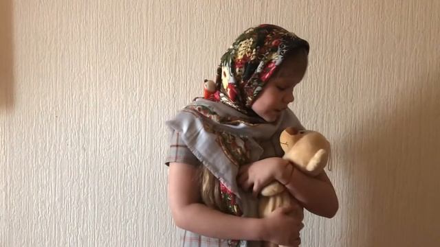 Оборванного мишку утешала» читает Алеся Казак смотреть онлайн