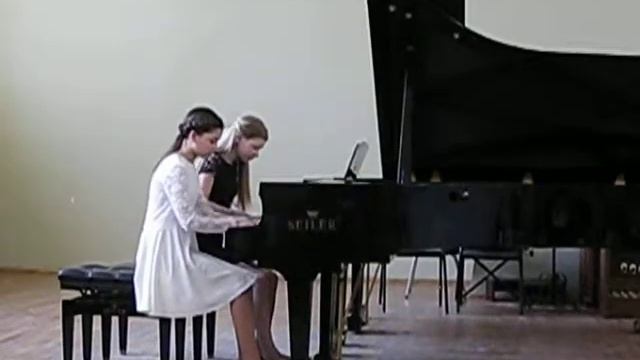 "Первоначальная полька" B-dur. Исполняют: Котова Маша, Шибко Катя. Преподаватель Меч Е.М. смотреть онлайн