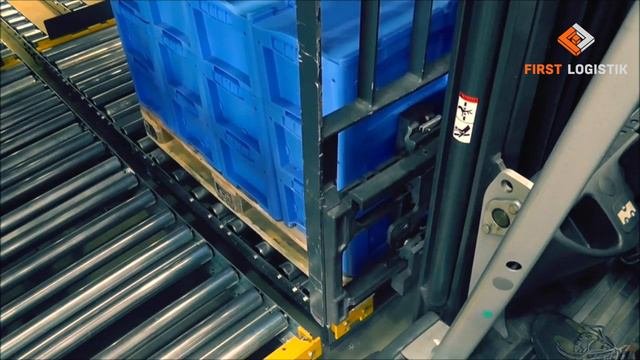 Гравитационные стеллажи для паллет, коробок на склад
